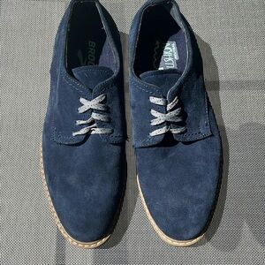 NWOT BROOKS 7 CUSHION NEUTRAL